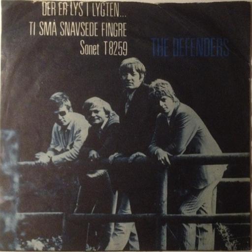 Der Er Lys I - The Defenders (vinyl) | Køb vinyl/LP, Vinylpladen.dk